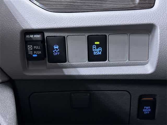 Thumbnail: 2015 Toyota Sienna - 19