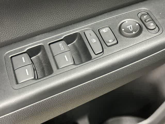 2025 Honda CR-V LX - Photo 20