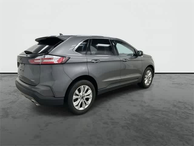 2024 Ford Edge Titanium photo 4