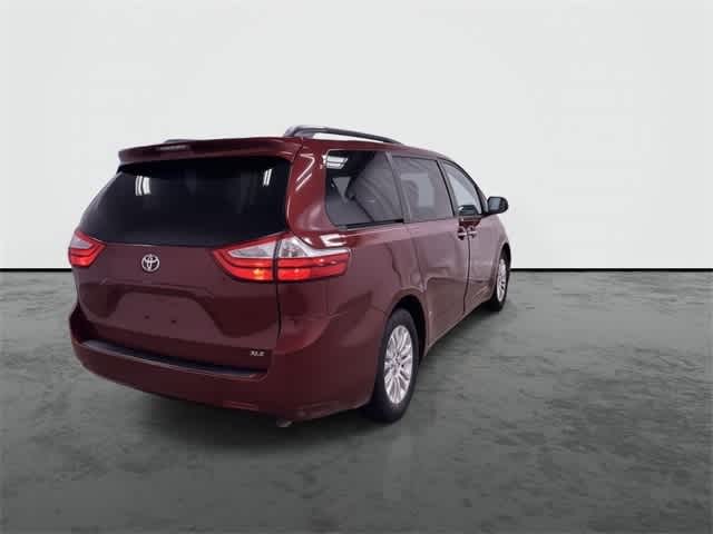 Thumbnail: 2015 Toyota Sienna - 3