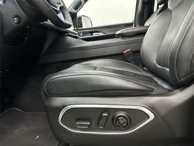 Thumbnail: 2023 Jeep Wagoneer - 27