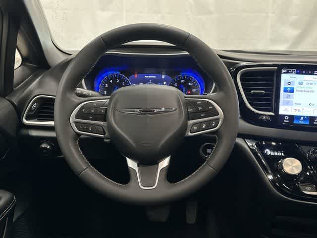 Thumbnail: 2025 Chrysler Pacifica - 15