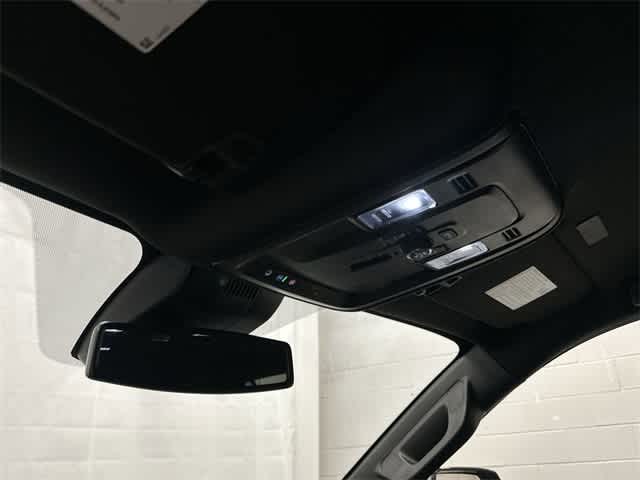 Thumbnail: 2025 GMC Yukon XL - 21