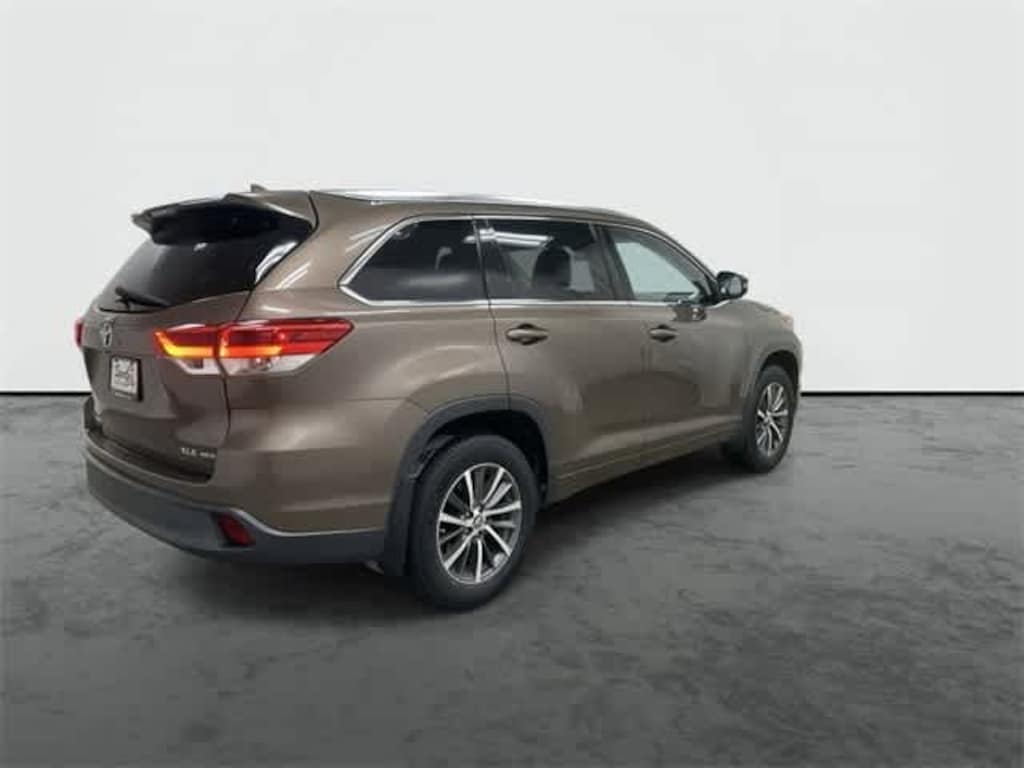 Used 2017 Toyota Highlander XLE V6 SUV