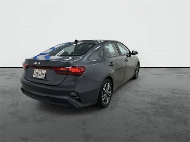 Thumbnail: 2024 Kia Forte - 3