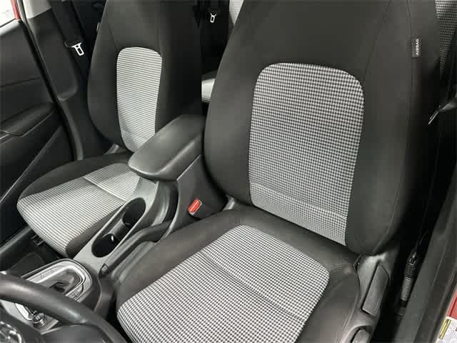 2023 Hyundai Kona SE 10