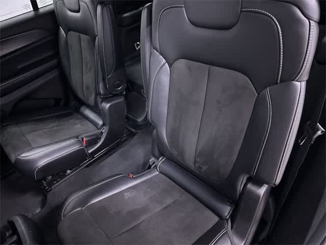 2023 Jeep Grand Cherokee Laredo 11
