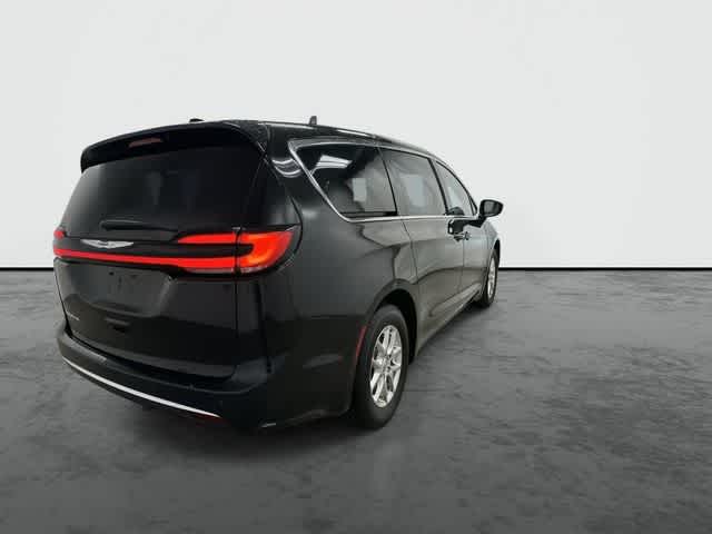 Thumbnail: 2025 Chrysler Pacifica - 3