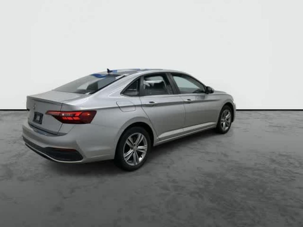 Used 2024 Volkswagen Jetta 1.5T SE Sedan