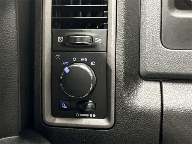 Thumbnail: 2020 RAM 1500 Classic - 19