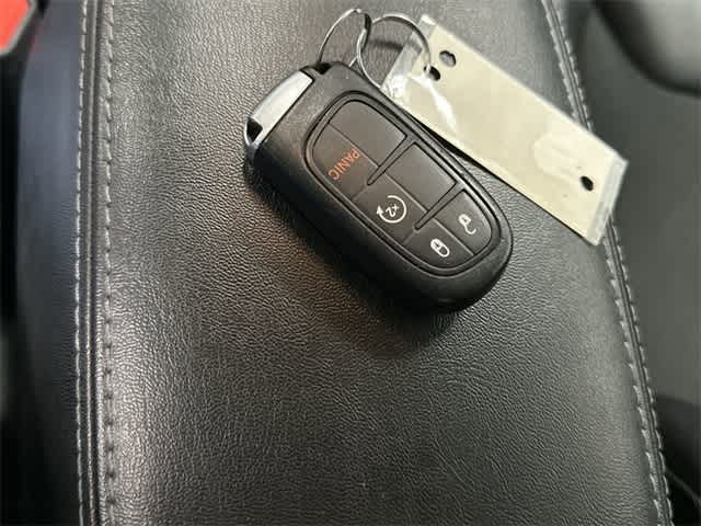 Thumbnail: 2019 Jeep Cherokee - 32