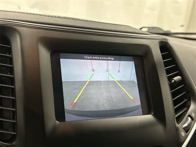 Thumbnail: 2019 Jeep Cherokee - 23