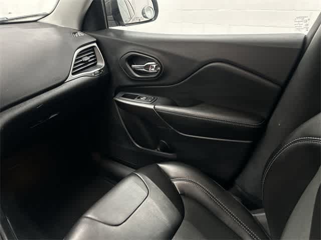 Thumbnail: 2019 Jeep Cherokee - 13