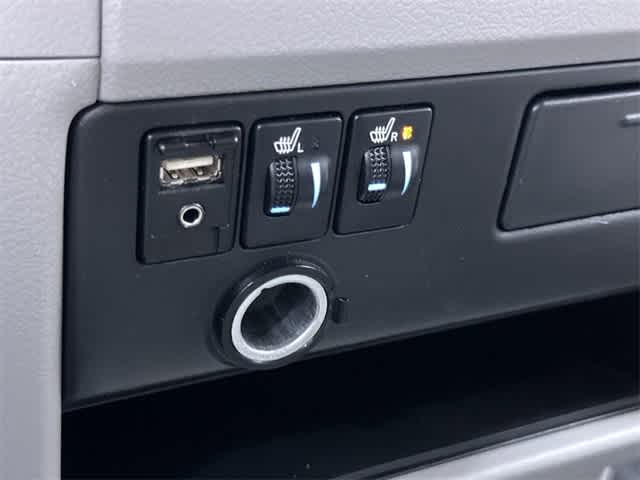 Thumbnail: 2015 Toyota Sienna - 25