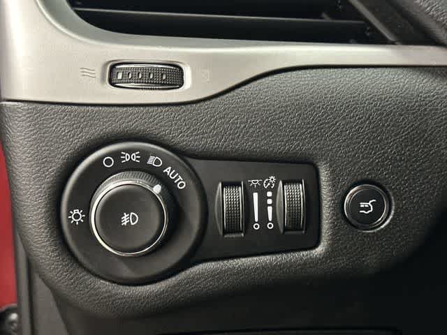 Thumbnail: 2015 Jeep Cherokee - 19
