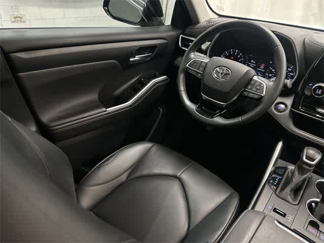 Thumbnail: 2020 Toyota Highlander - 12