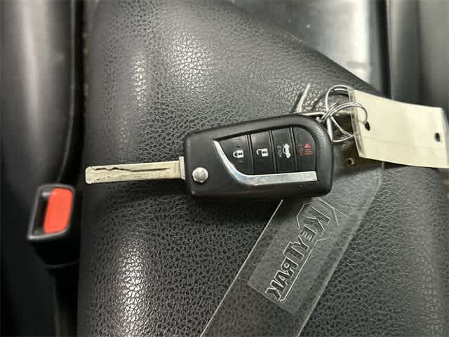 Thumbnail: 2020 Toyota Camry - 32