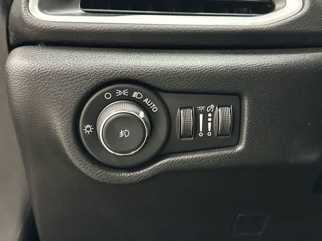 Thumbnail: 2025 Chrysler Pacifica - 19