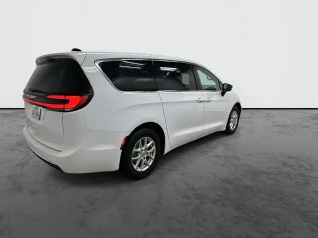 Used 2025 Chrysler Pacifica Select Van Passenger Van