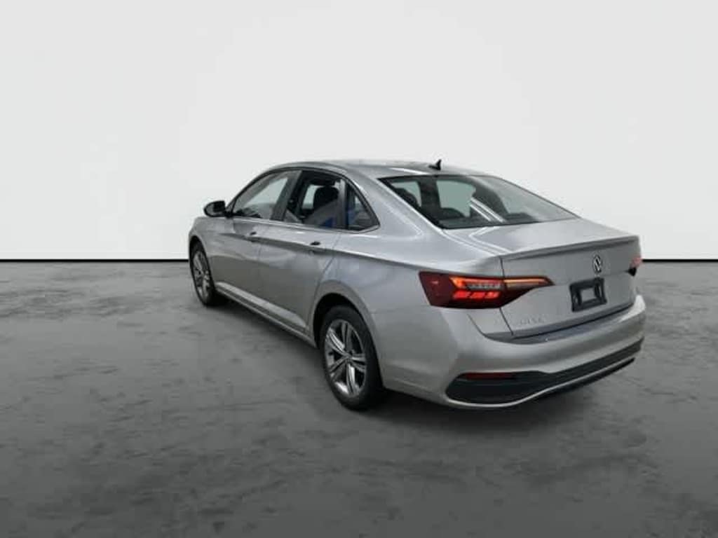 Used 2024 Volkswagen Jetta 1.5T SE Sedan