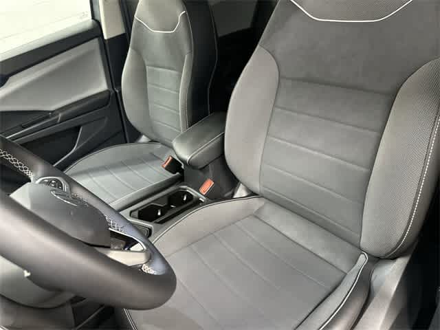 Thumbnail: 2023 Volkswagen Taos - 10