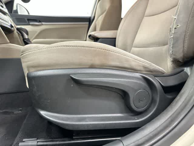 Thumbnail: 2017 Hyundai Elantra - 25