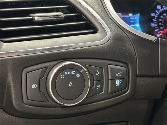 Thumbnail: 2019 Ford Edge - 19