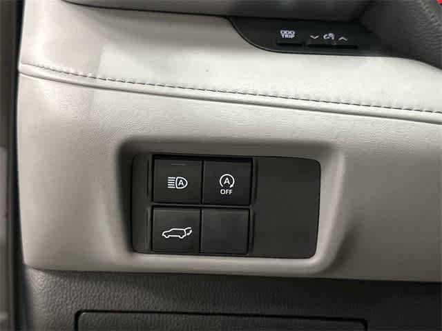 Thumbnail: 2023 Toyota Highlander - 18