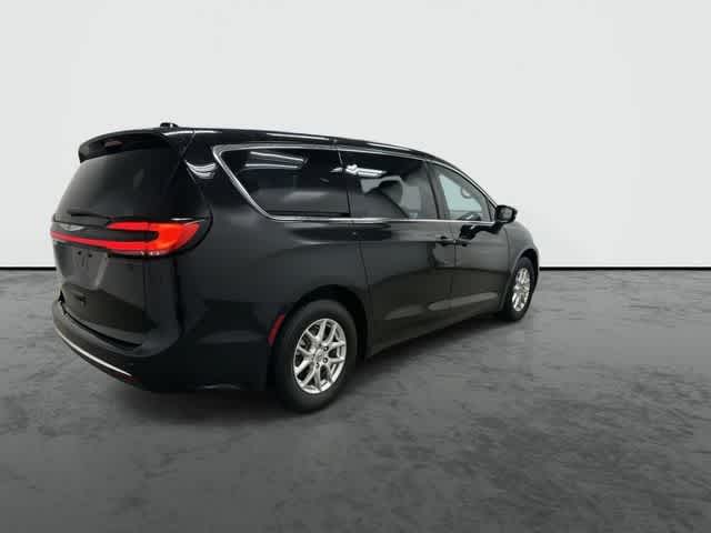 Thumbnail: 2025 Chrysler Pacifica - 4