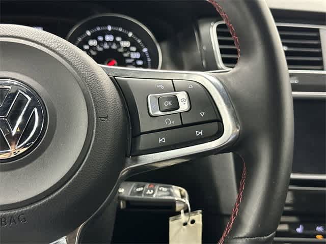 Thumbnail: 2016 Volkswagen Golf - 18