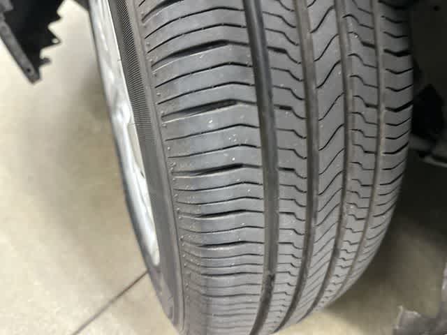 Thumbnail: 2017 Hyundai Elantra - 28