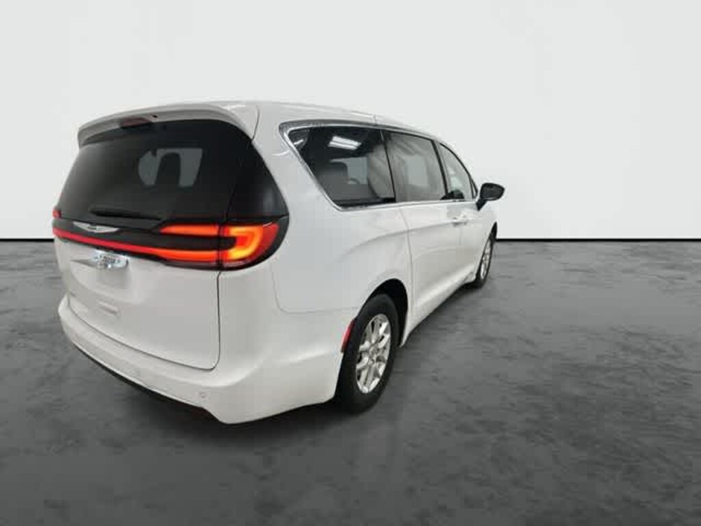 Used 2025 Chrysler Pacifica Select Van Passenger Van
