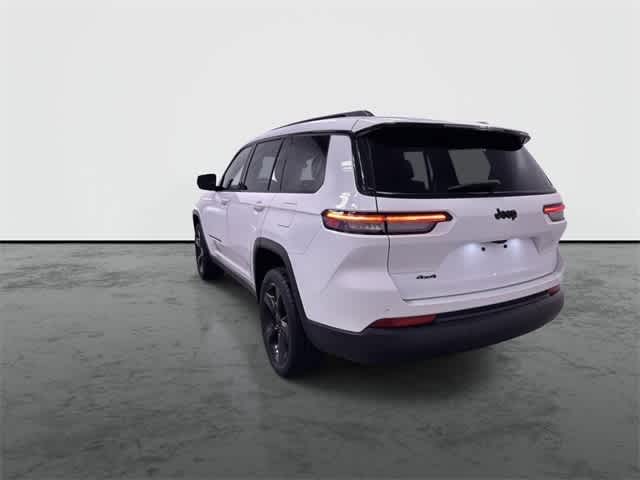 2023 Jeep Grand Cherokee Laredo 2