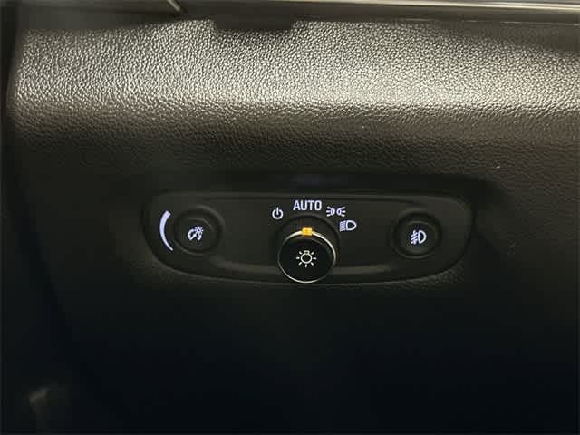 Thumbnail: 2021 Chevrolet Traverse - 19