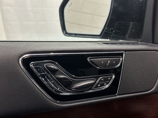 Thumbnail: 2024 Lincoln Navigator - 27