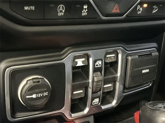 Thumbnail: 2019 Jeep Wrangler - 23