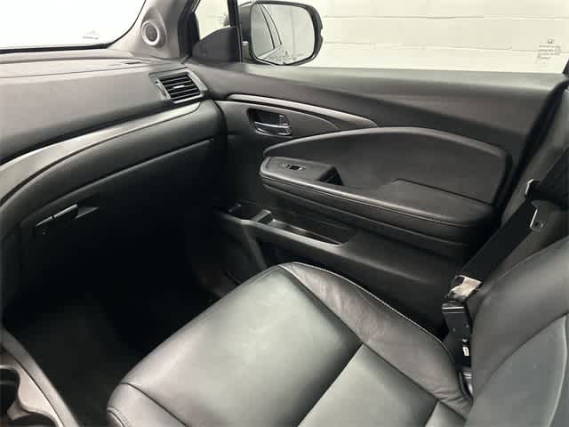 Thumbnail: 2019 Honda Pilot - 13