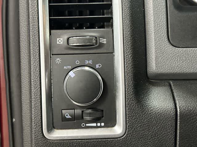 Thumbnail: 2020 RAM 1500 Classic - 19