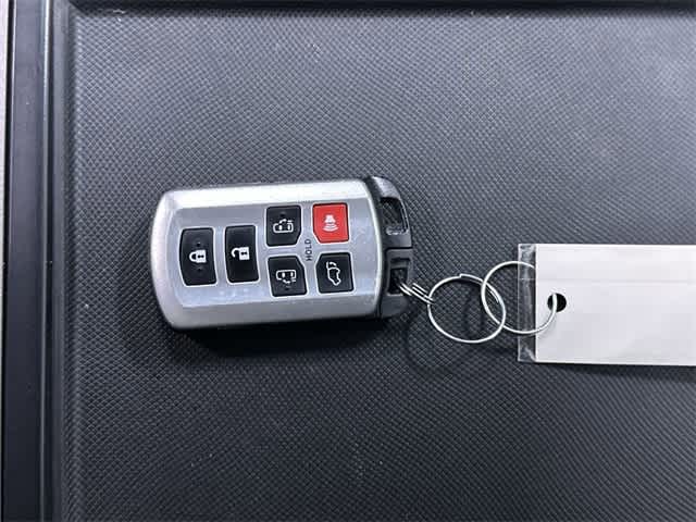 Thumbnail: 2015 Toyota Sienna - 32