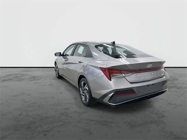 2024 Hyundai Elantra Limited photo 2