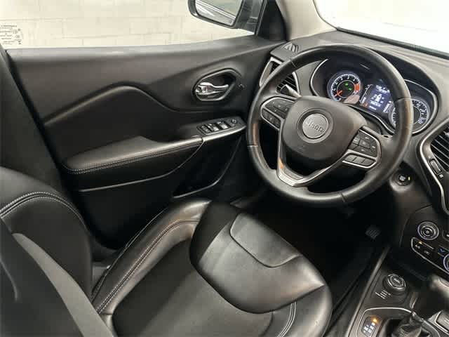 Thumbnail: 2019 Jeep Cherokee - 12