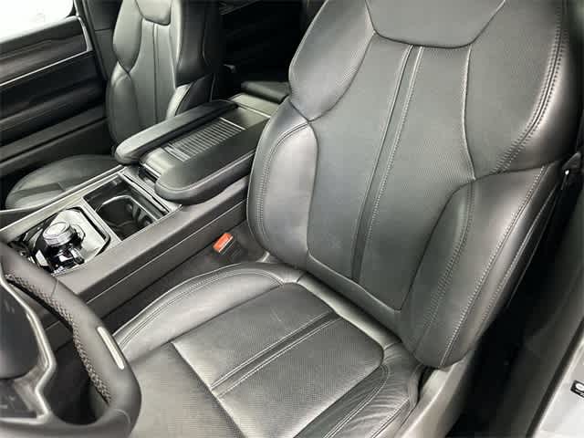 Thumbnail: 2023 Jeep Wagoneer - 10