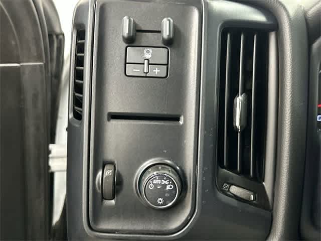 Thumbnail: 2015 Chevrolet Silverado 2500 - 19