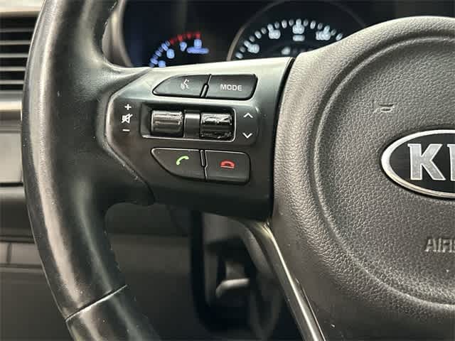 Thumbnail: 2017 Kia Sorento - 17