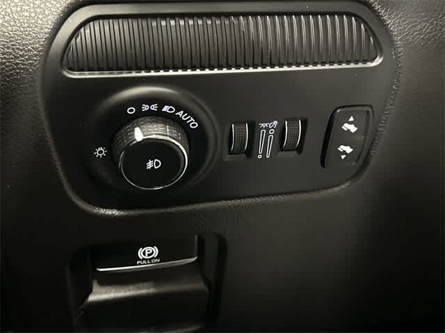 Thumbnail: 2023 Jeep Wagoneer - 19