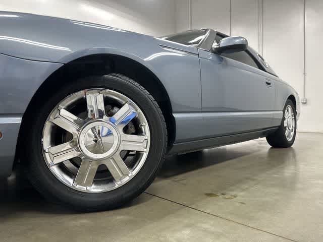 Thumbnail: 2005 Ford Thunderbird - 23