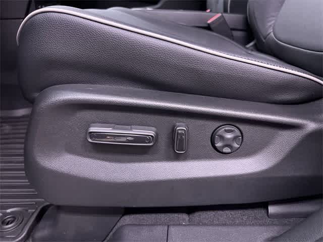 2025 Honda Odyssey Touring 28