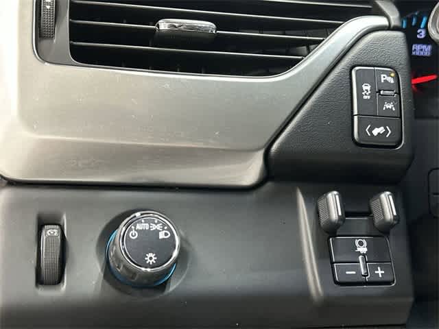 Thumbnail: 2017 Chevrolet Tahoe - 19