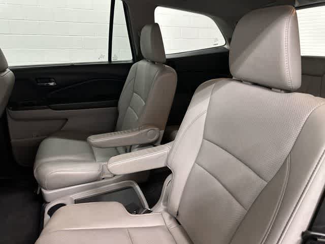 Thumbnail: 2019 Honda Pilot - 14