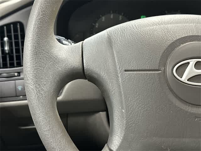 Thumbnail: 2005 Hyundai Elantra - 17